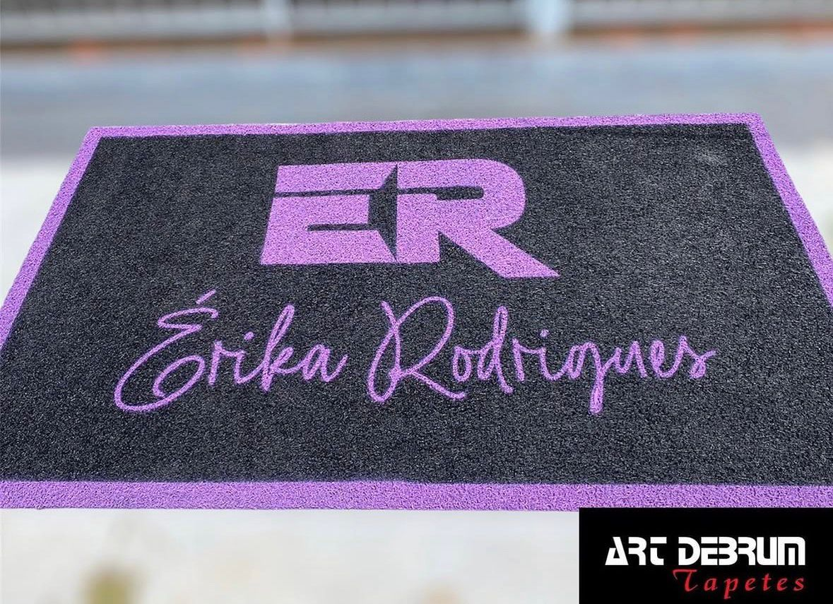 Tapete personalizado Érika Rodrigues com logo ER e assinatura em roxo sobre preto