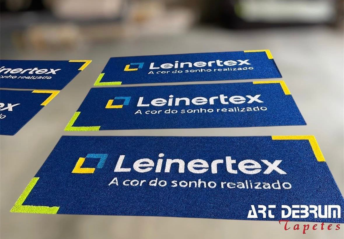 Tapetes personalizados Leinertex em azul, amarelo e verde